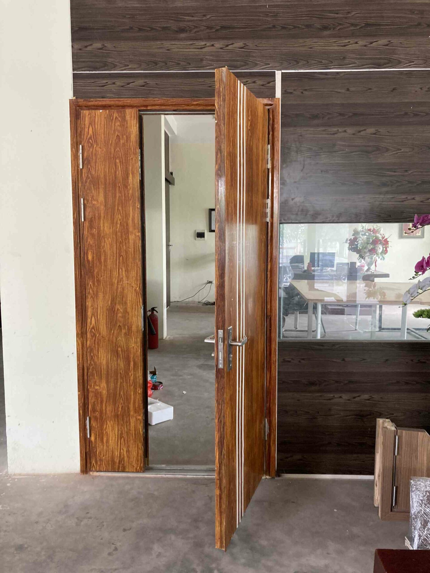 Cửa thép vân gỗ Luxury